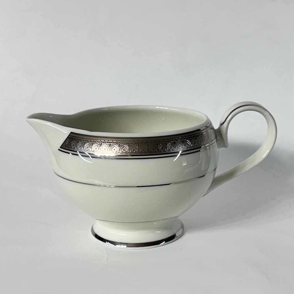 Mikasa PALATIAL PLATINUM Creamer L3235 Fine China White